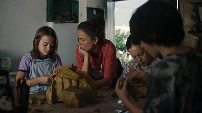Sofia Otero y Patricia Lpez Arnaitz en '20.000 especies de abeja'