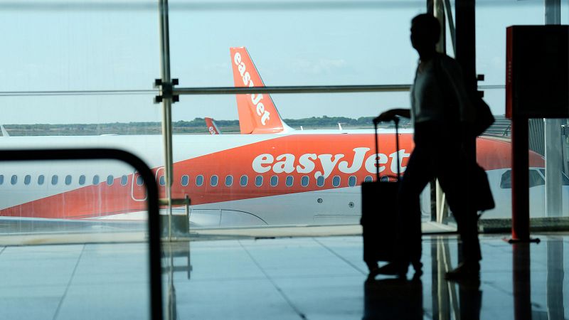 Transportes fija servicios mnimos del 81% al 90% para la huelga de EasyJet de esta semana