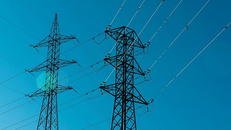 El Gobierno aprueba un decreto con medidas que refuerzan la supervisin a operadores elctricos tras el apagn