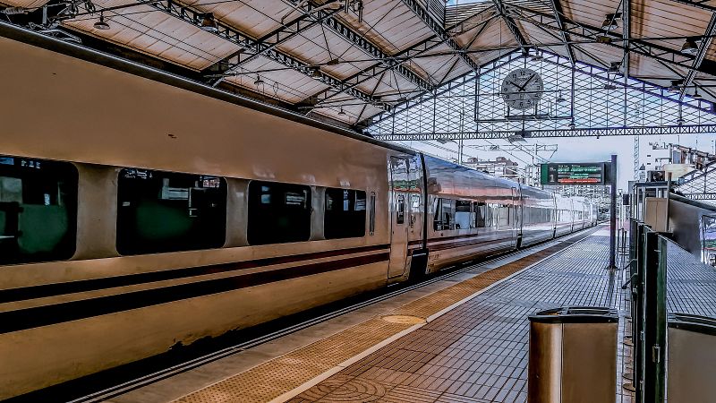 Un fallo elctrico en la estacin de Valladolid afecta a la circulacin de ms de diez trenes de alta velocidad