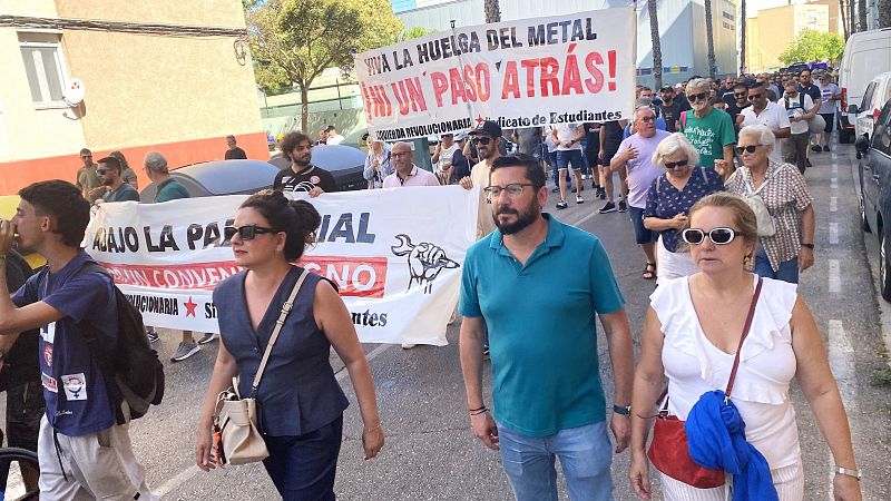 Una manifestación rechaza en Cádiz el preacuerdo sobre el convenio del metal en el tercer día de huelga indefinida