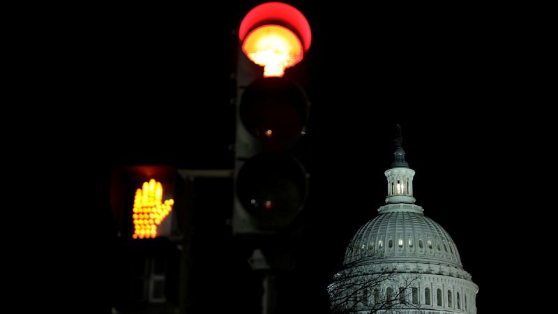 EE.UU. cierra su administración federal parcialmente en el primer aniversario de la llegada de Trump al poder