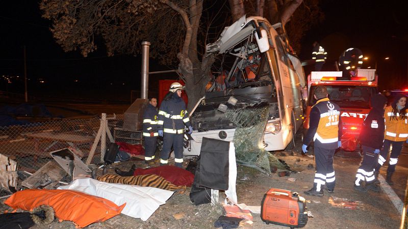 Al menos 11 muertos y 44 heridos en un accidente de autobús en Turquía