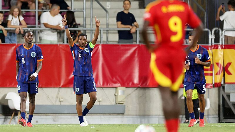 Países Bajos destrona a España con un autogol y alza su primer título Europeo sub-19 masculino