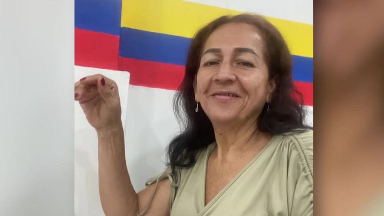 Se busca a una mujer de 60 años que padece demencia, desaparecida en la T4 del aeropuerto - Mañaneros 360 | Ver