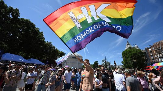 Miles de personas participan en la marcha del Orgullo en Budapest desafiando la prohibicin de Orbn