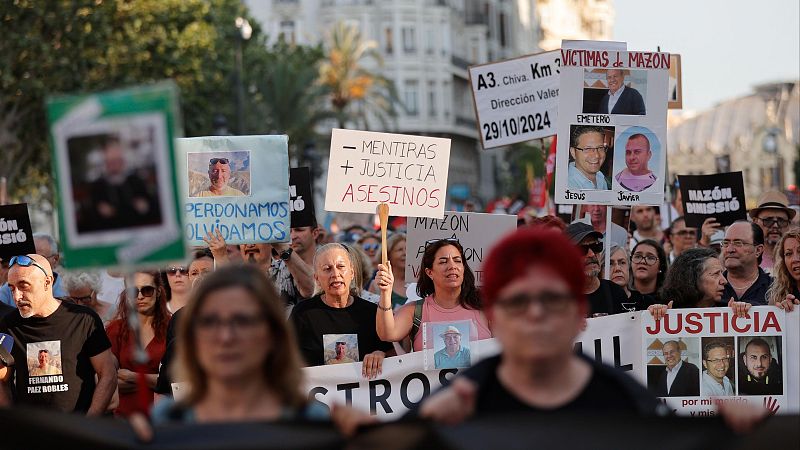 Una multitudinaria manifestación en Valencia pide por octavo mes consecutivo la dimisión de Mazón por la dana