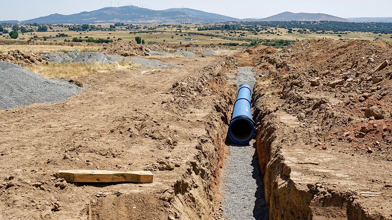 La UME se despliega para reparar la tubera que ha dejado a vila sin agua potable
