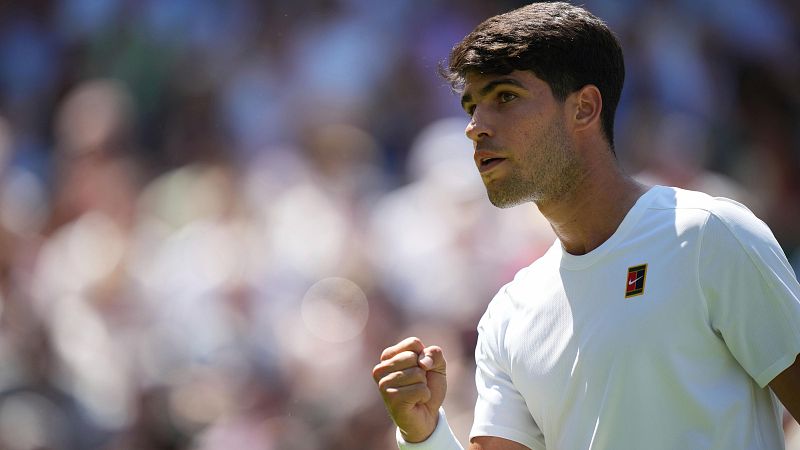 Carlos Alcaraz escapa de un buen susto ante Fabio Fognini en su debut en Wimbledon