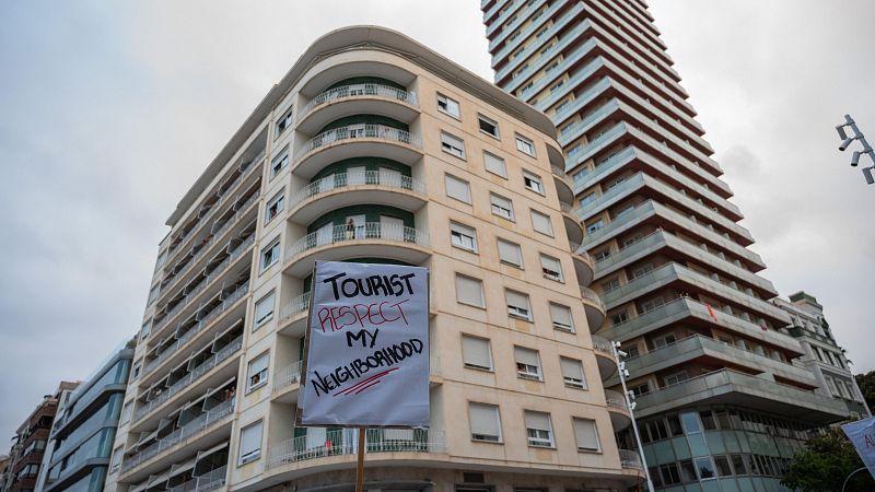 Consumo entrega al Ayuntamiento de Madrid los datos de más de 3.500 pisos turísticos ilegales para su cierre