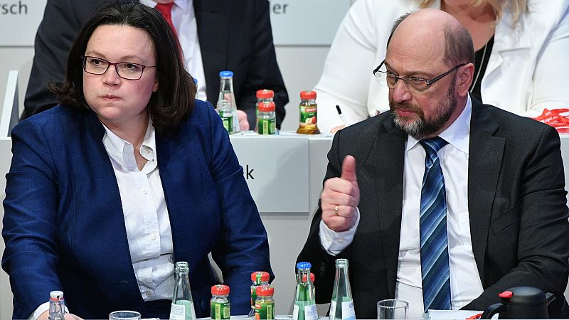 Los socialdemócratas alemanes dan luz verde a negociar una nueva gran coalición con Merkel