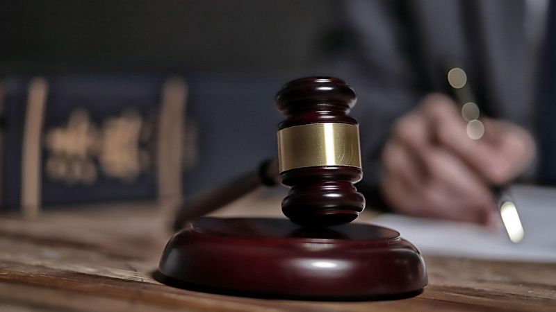 Condenados a 20 y 12 años de prisión dos hombres que abusaron sexualmente en grupo de una menor