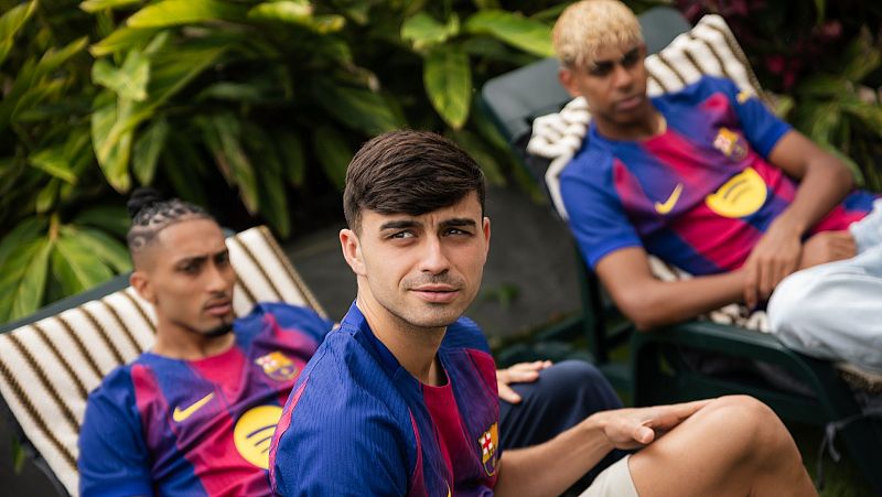 El Barça presenta su nueva equipación: degradado blaugrana en la camiseta de la 25/26