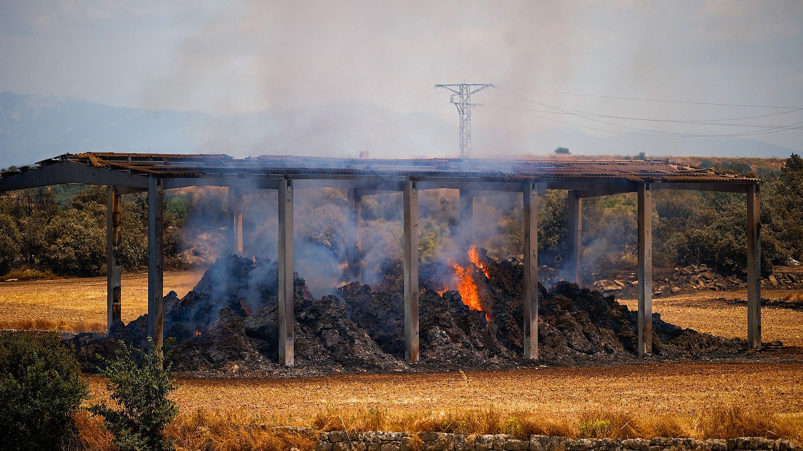 El incendio de Lleida podría haberse originado por una máquina segadora | Ver