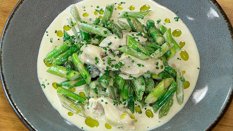 Macarrones de borraja con pil-pil de ostra