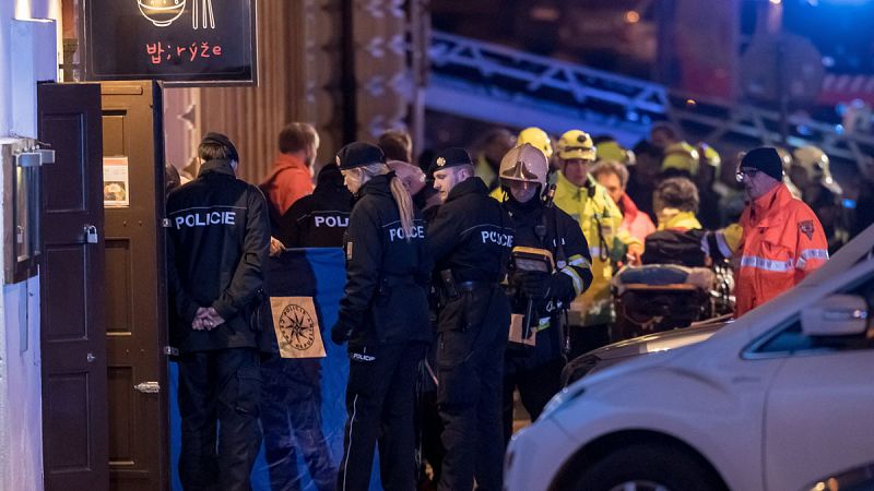Aumentan a cuatro los muertos por el incendio de un hotel en el centro de Praga