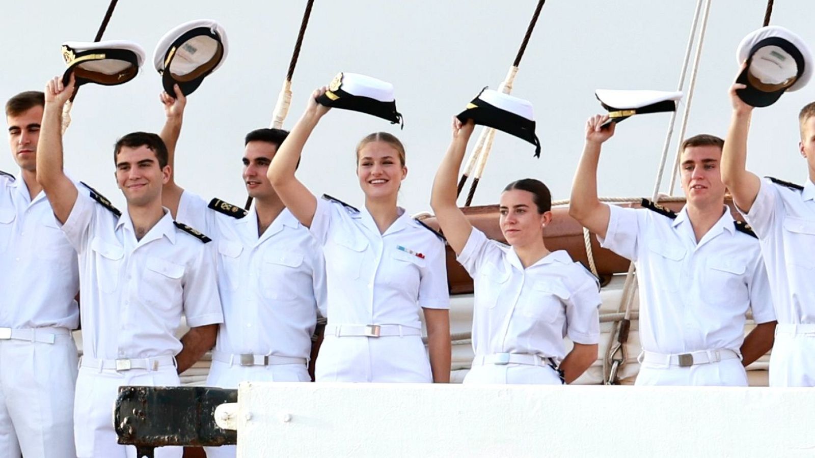 La princesa Leonor llega a Gijón tras embarcarse de nuevo en el Juan Sebastián de Elcano - Telediario 1 | Ver