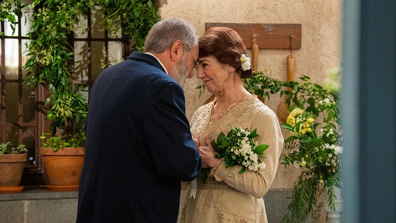 Rmulo y Emilia celebran su amor en 'La Promesa' con un ?s, quiero? muy especial