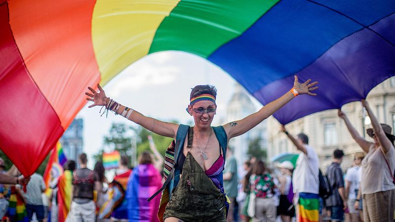 Desfile del Orgullo 2025 en Madrid: Hora, dónde ver mañana en TV, recorrido y cortes de calles al tráfico