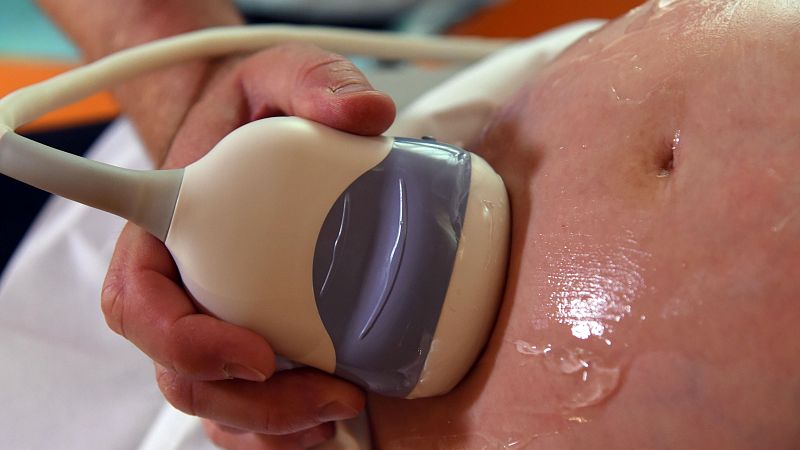 Sanidad avisa a las comunidades que iniciar acciones legales si no garantizan el derecho al aborto