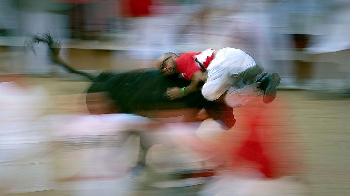 San Fermn 2025: un mozo es arrollado por uno de los toros de la ganadera debutante de lvaro Nez