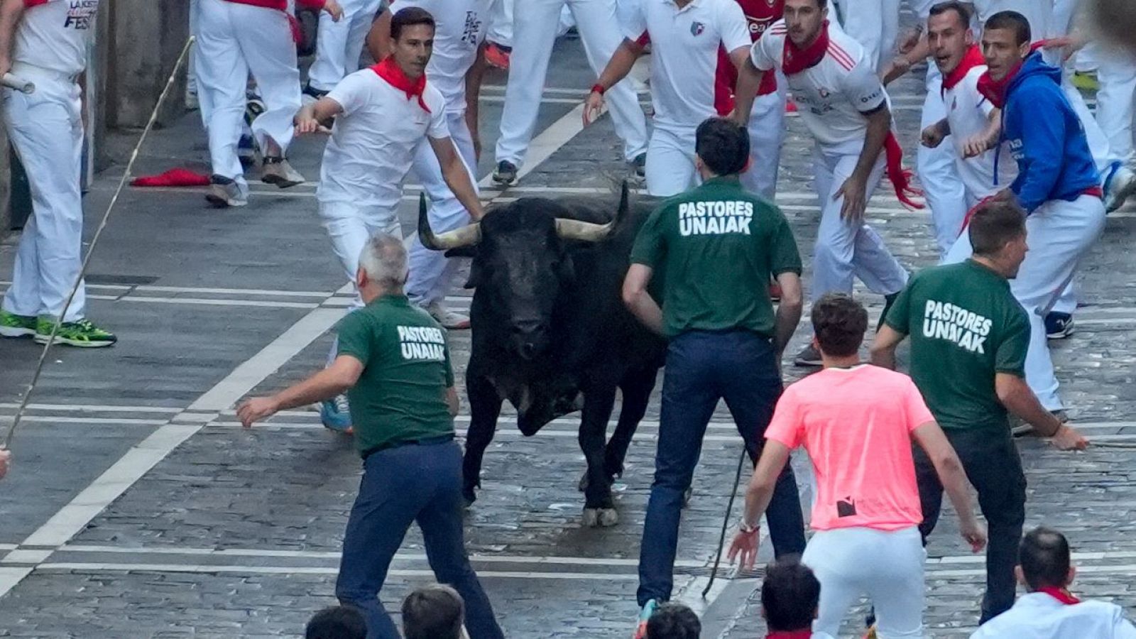 Segundo encierro de San Fermín 2025 con Cebada Gago | Ver