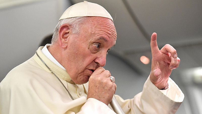 El papa ruega perdón a las víctimas de abusos por pedirles "pruebas" contra el obispo Barros
