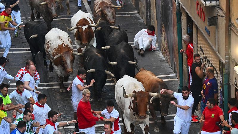 Sptimo encierro de San Fermn 2025, abarrotado y arrebatado de principio a fin: vdeo completo de la carrera