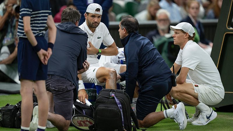 Dimitrov se retira de Wimbledon por un dolor en el pecho; Djokovic a cuartos, donde no estará Jessica Bouzas