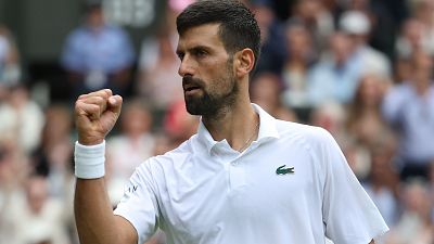 Djokovic remonta ante De Miñaur en octavos de Wimbledon