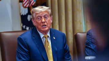 Trump avisa de que enviar "en un par de das" una carta a la UE para informar de nuevo aranceles