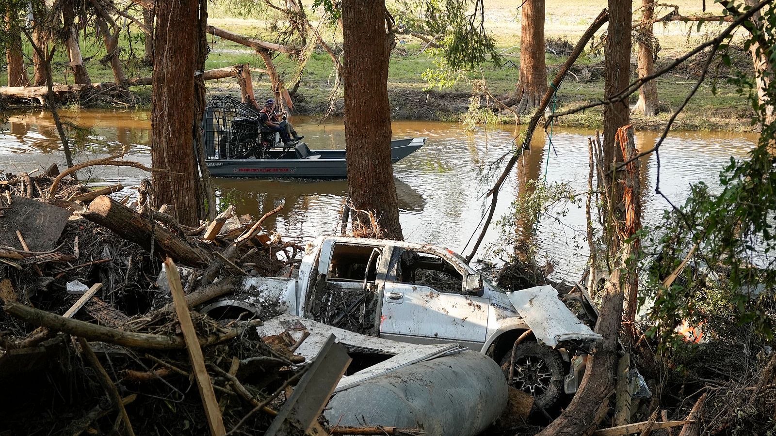 Aumentan a 111 los muertos por las inundaciones de Texas | Ver