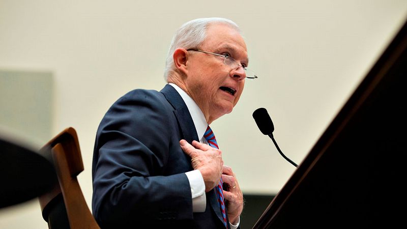 El fiscal de la trama rusa interroga a Jeff Sessions, el primer miembro de la administración Trump que declara