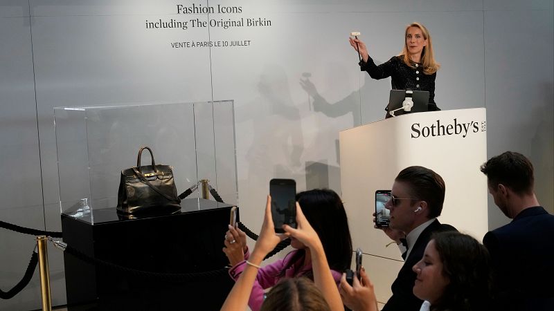 Subastan por 8,6 millones de euros el bolso original diseado por Herms para Jane Birkin