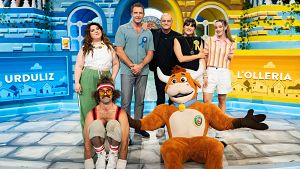 Ramn Garca, Lalachus, ngela Fernndez, Wilbur y la Vaquilla junto a Rozaln y Fernando Gil
