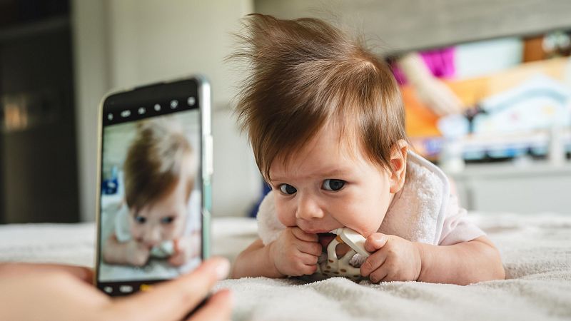 Las autoridades alertan: el 23% de los niños tiene presencia en redes sociales incluso antes de nacer