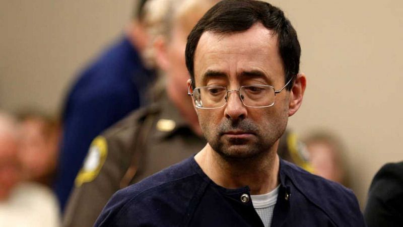 El exmédico Larry Nassar, condenado a más de 40 años de prisión por abusar sexualmente de gimnastas