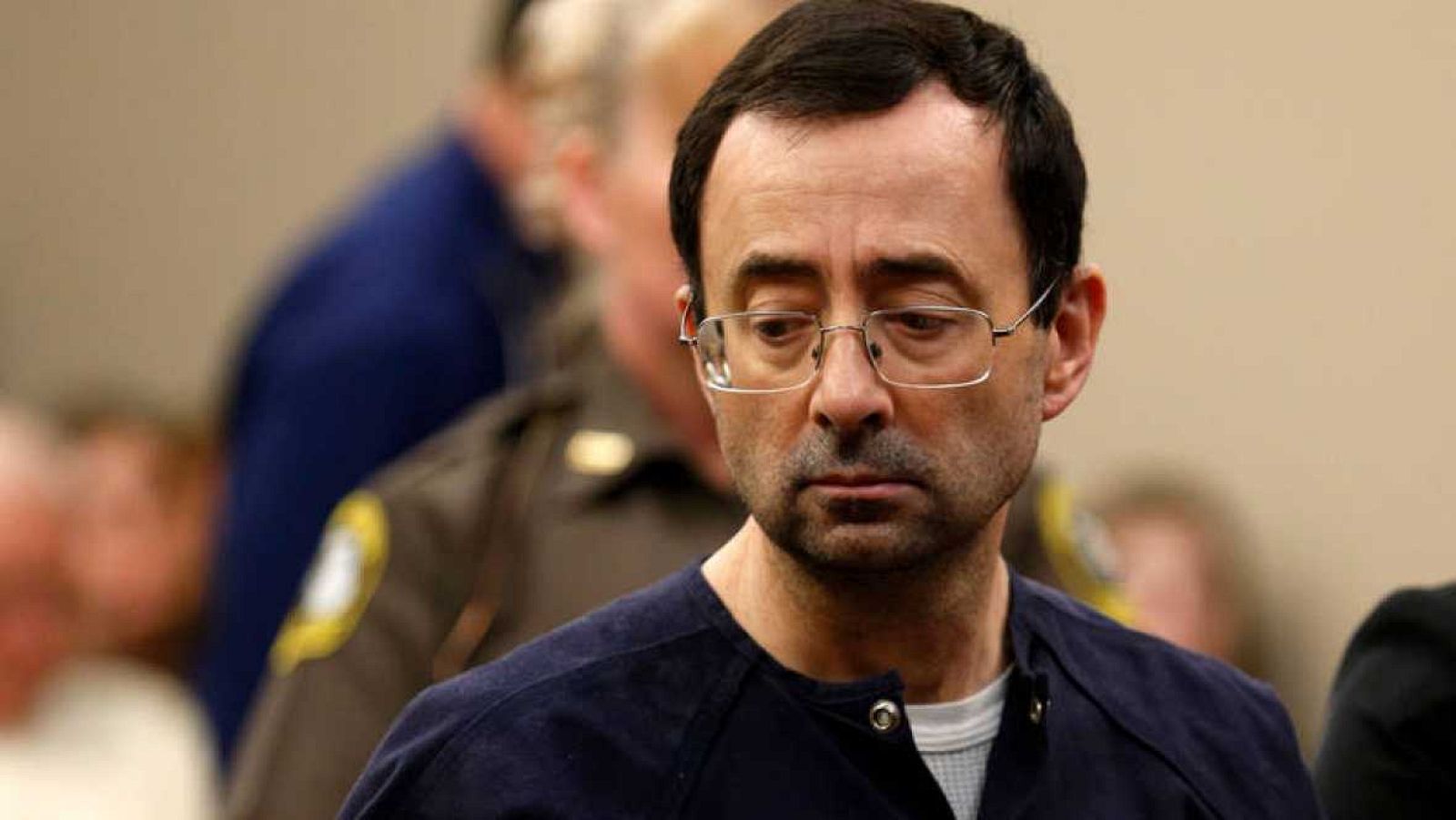Larry Nassar, condenado a más de 40 años de prisión por abusar sexualmente de gimnastas | Ver