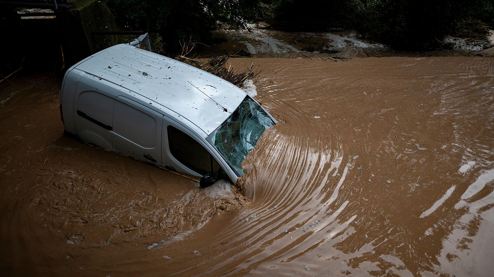 Buscan a dos personas arrastradas por el río Foix a la altura de Cubelles - Informativo 24h | Ver