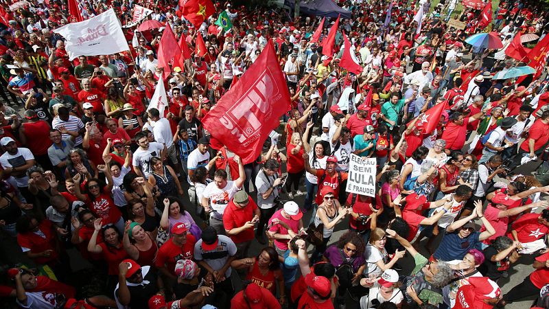 "Lula presidente" versus "A la cárcel", reflejo de un Brasil dividido