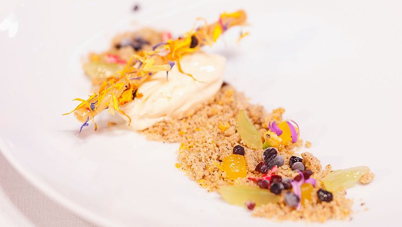 Receta de helado de queso con gel de ctricos y uvas carbonatadas de Bea en MasterChef 13