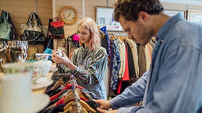 Ir de compras, el arte de pertenecer: "Existe una banda comercial de nuestra vida"