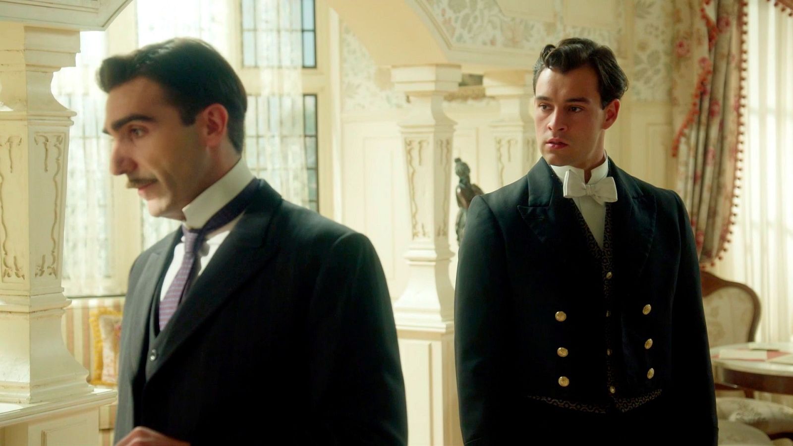 La Promesa - Curro, a punto de atacar a Lorenzo - La promesa | Ver