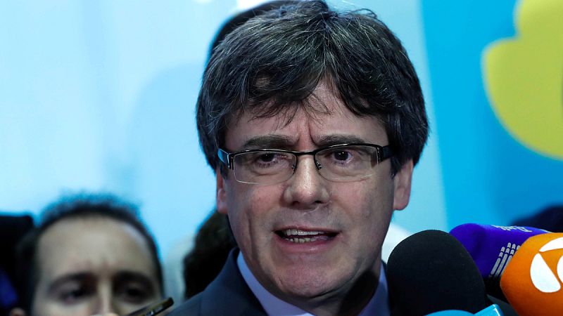 Puigdemont pide la dimisión de Sáenz de Santamaría "por el fraude de ley que pretendía orquestar"