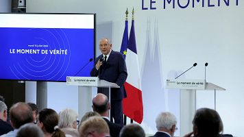 Francia congelar pensiones, reducir el empleo pblico y recortar el gasto social para atajar la deuda pblica