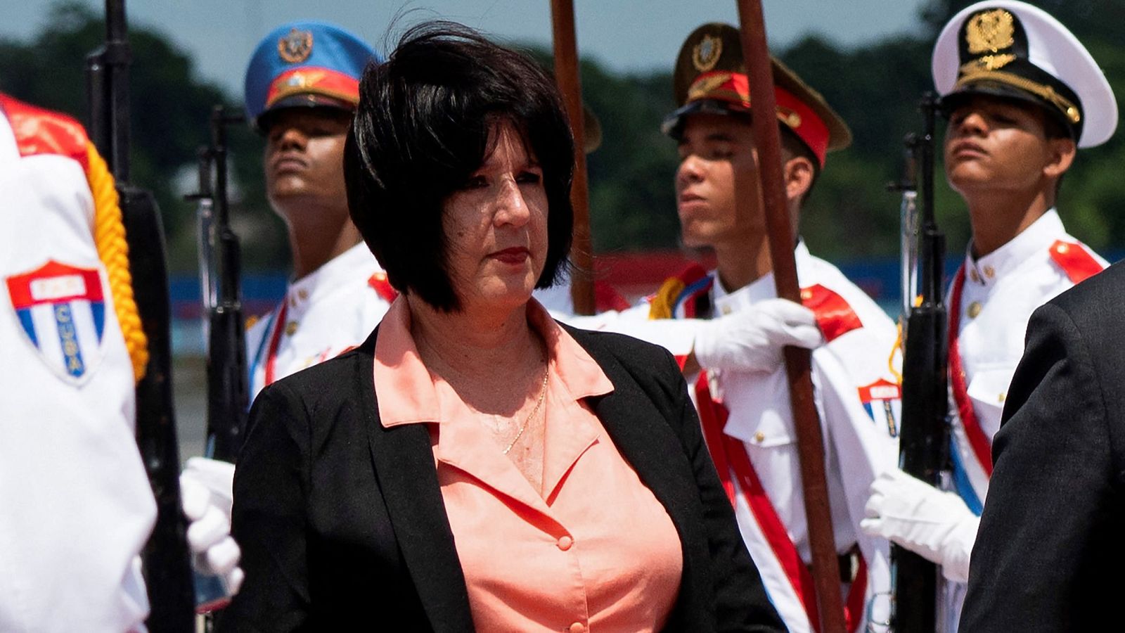 El Gobierno cubano destituye a la ministra de Trabajo - La tarde en 24h | Ver