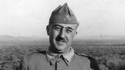 Un projecte educatiu desmunta 50 mites del franquisme a les aules