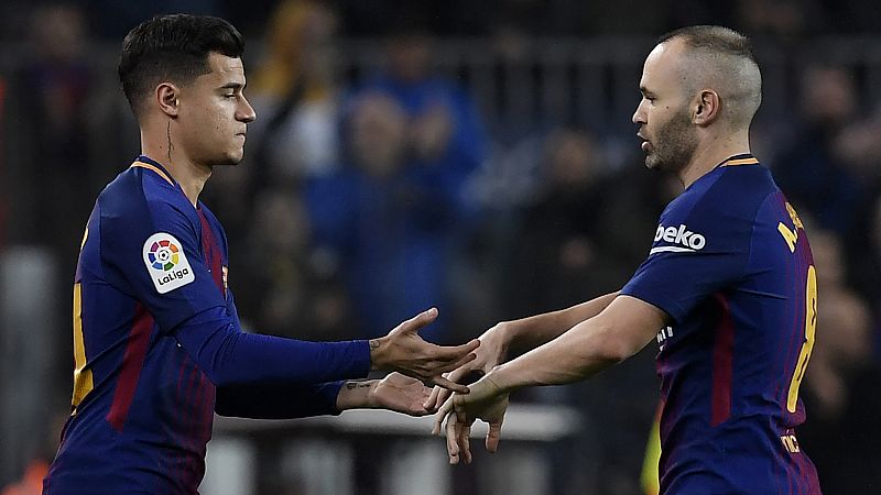 Coutinho disputa sus primeros minutos con el Barça