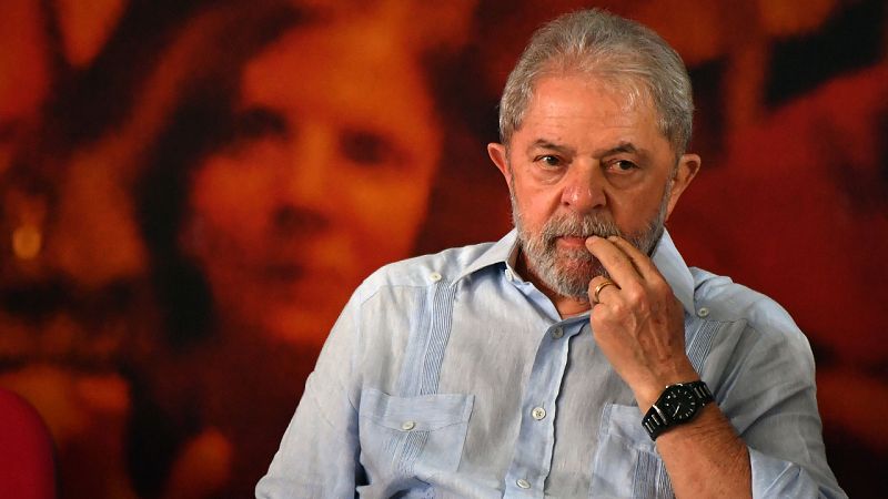 Un juez de Brasil ordena retirar el pasaporte a Lula y le prohíbe salir del país