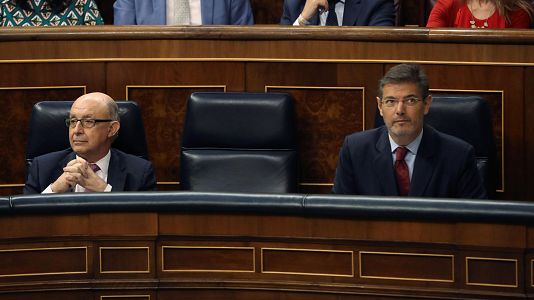 El exministro de Hacienda y Funcin Pblica Cristbal Montoro, y el exministro de Justicia Rafael Catal (d)